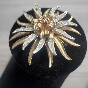 Vintage‎ coro chrysanthemum brooch
